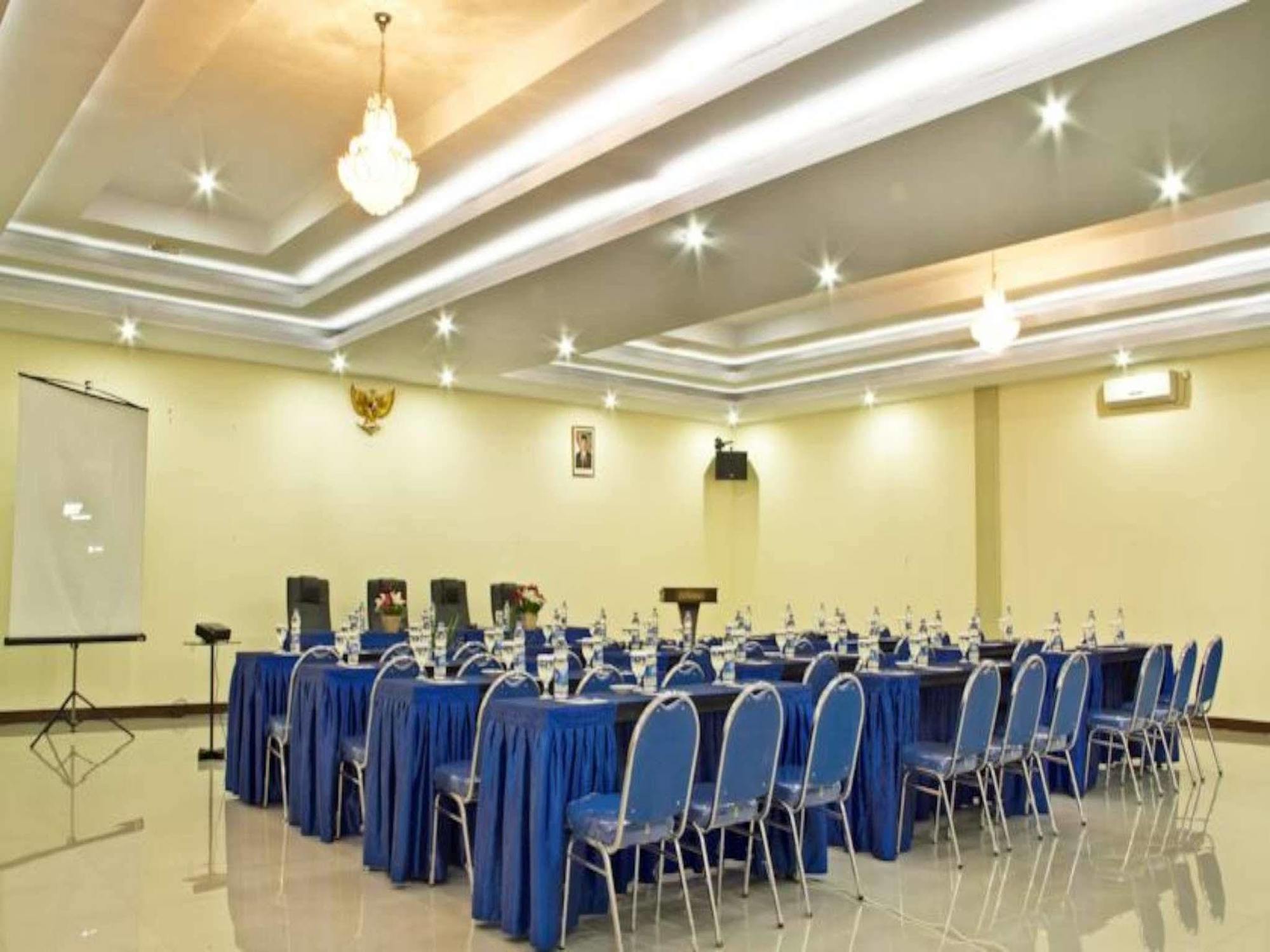 Gumilang Hotel Bogor Buitenkant foto