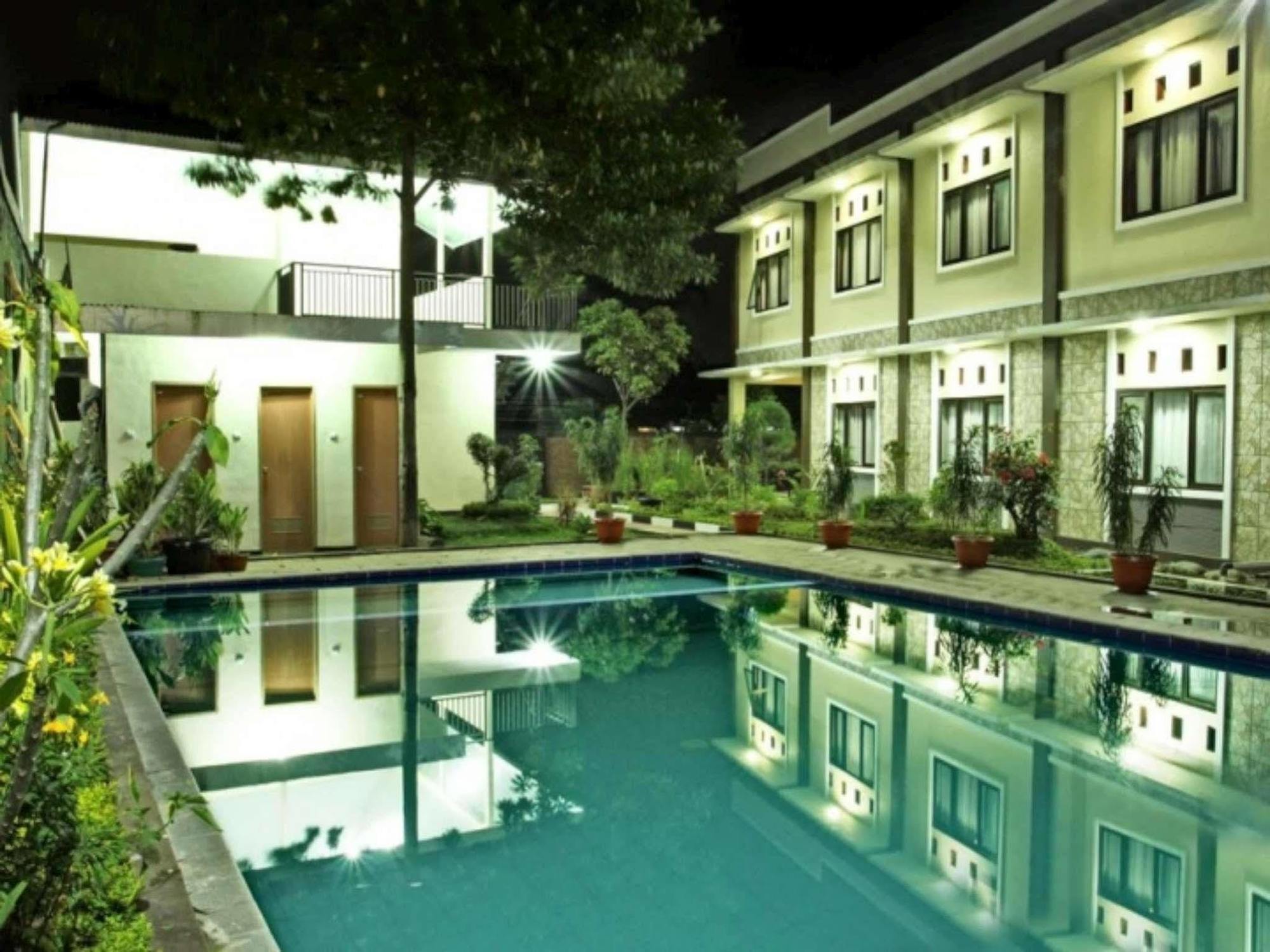 Gumilang Hotel Bogor Buitenkant foto